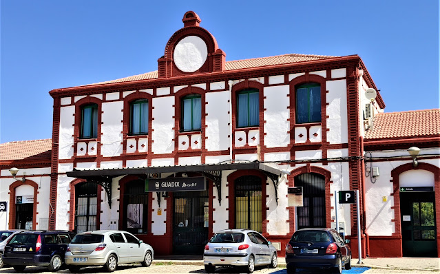Archivo:Estación de Guadix.png