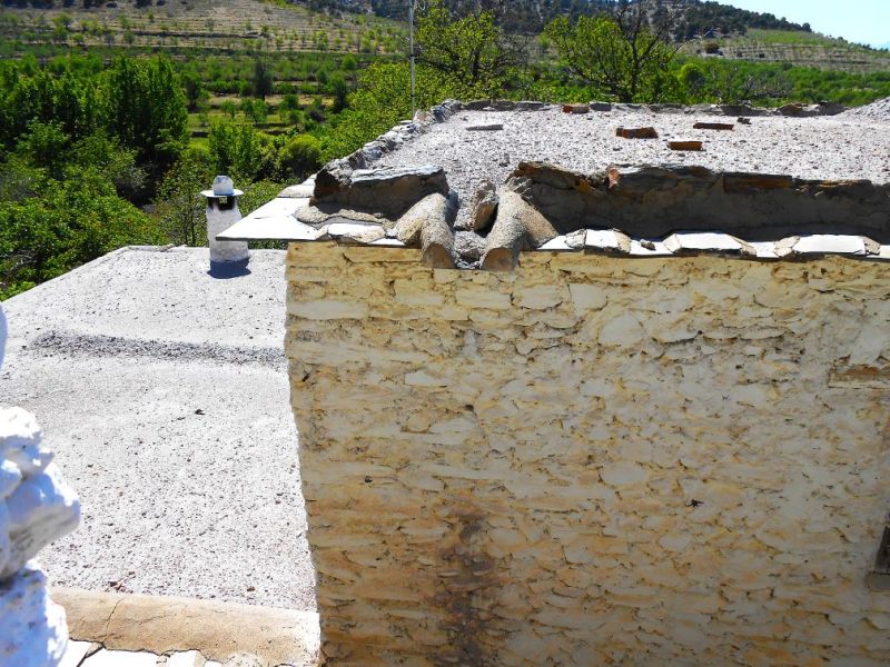 Archivo:En Ferreira, algunas casa tienen características constructivas similares a las de la vecina Alpujarra..jpg