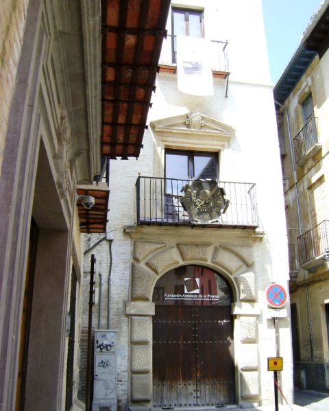 Archivo:Palacio de los Salazar, ciudad de Granada, obra de inicios del siglo XVI, Reino de Granada III. Portada lateral..jpg