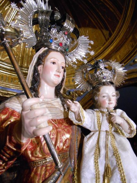 Archivo:Camarín con la Virgen de la Cabeza.jpg