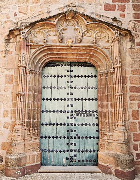 Archivo:Iglesia de la Encarnación, Bailén, Jaén, Región Histórica de Granada, España. Portada de estilo Gótico Final..jpg