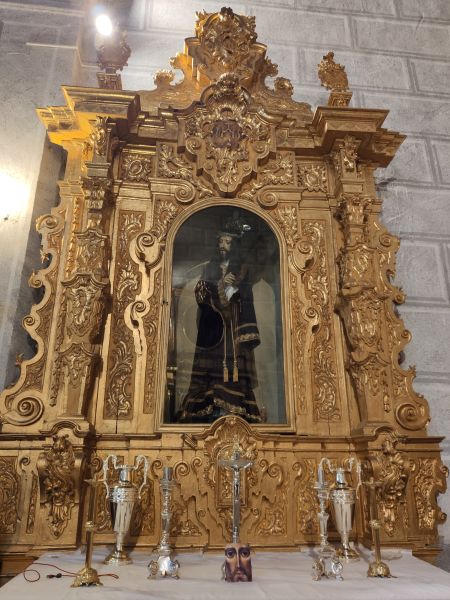 Archivo:Melegís, iglesia parroquial, Granada, obra del Reino de Granada III, España. Estilo Mudéjar Granadino de tipo I. Retablo de Jesús con la cruz al hombro, de estilo Barroco Granadino, siglo XVIII..jpg
