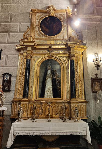 Archivo:Melegís, iglesia parroquial, Granada, obra del Reino de Granada III, España. Estilo Mudéjar Granadino de tipo I. Retablo de la Virgen de los Dolores, transición del Barroco al Neoclásico..jpg