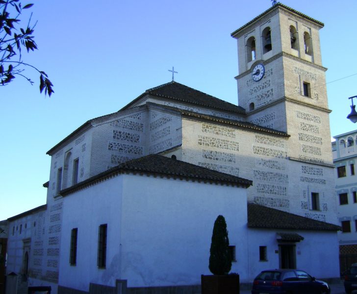 Archivo:Exterior de la iglesia parroquial de Atarfe, Reino de Granada III, estilo Mudéjar Granadino..jpg