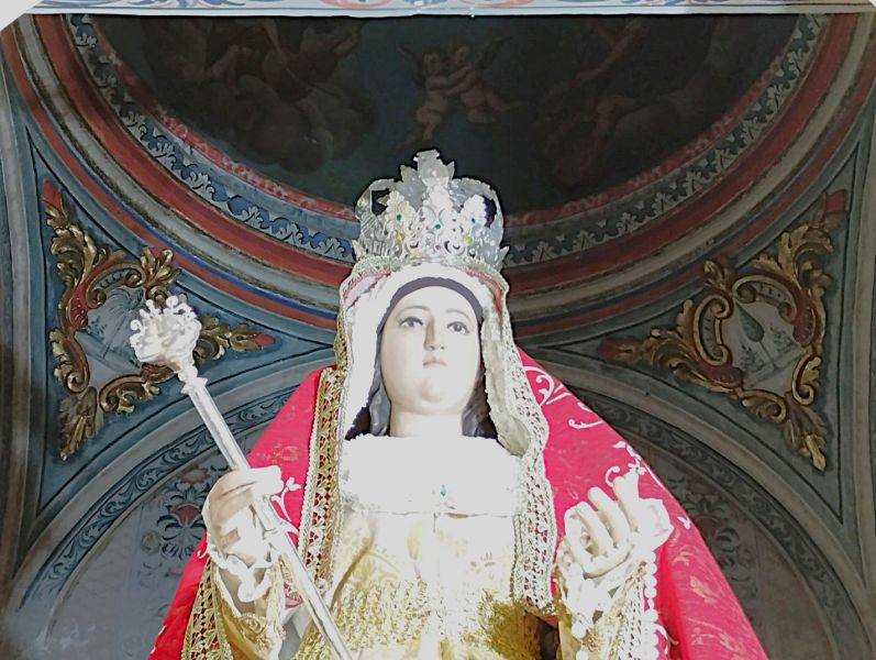 Archivo:Pinturas murales de uno de los camarines la iglesia de Gor, que se completan con relieves de la Escuela Granadina de Yeseros y Escayolistas. Barroco Granadino, siglo XVIII..jpg