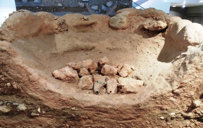 Archivo:Los Millares, Santa Fe de Mondújar, Almería, Región Histórica de Granada. Horno para la fundición del cobre..jpg