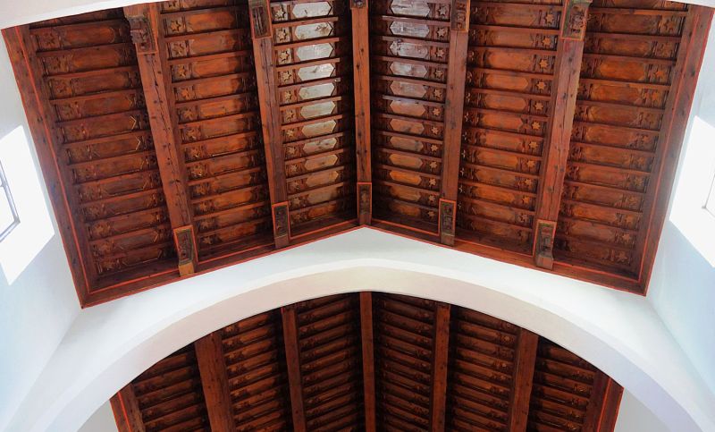 Archivo:Armadura sobre arcos diafragma apuntados. Estilo Mudéjar Granadino. Obra del Reino de Granada III o Cristiano..jpg