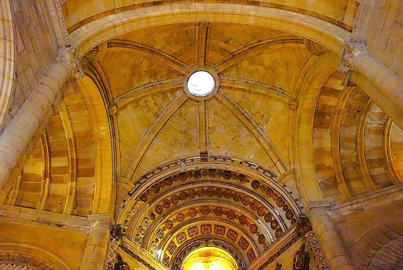 Archivo:El crucero del santuario de la Virgen del Mar, patrona de Almería. Obra del Reino de Granada III..jpg