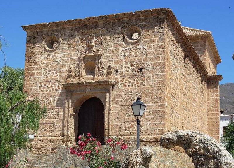 Archivo:Almócita, Alpujarra, Almería, Región de Granada o Andalucía Oriental. Exterior de la iglesia parroquial, obra del Reino de Granada III o Cristiano..jpg