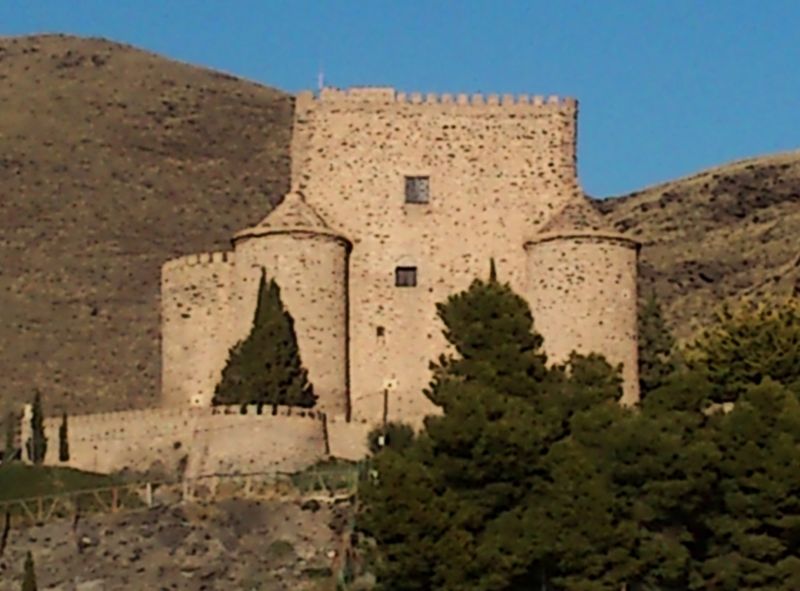 Archivo:Castillo de Gérgal, Almería, construido en el periodo del Reino de Granada III o Cristiano, antes de la creación de la provincia de Almería..jpg