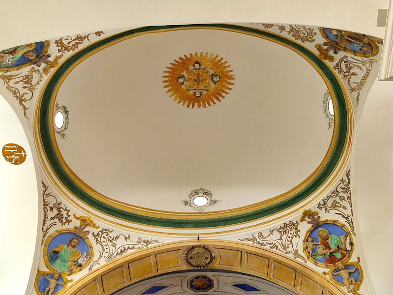 Archivo:Iglesia de la Victoria, Vera, Almería, Región Histórica de Granada, España. Cúpula del crucero añadido en el s. XVIII..jpg