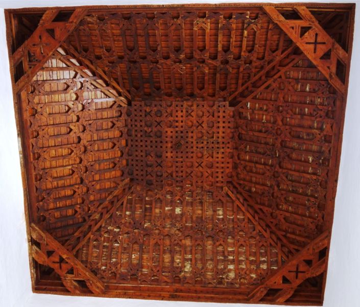 Archivo:Almócita, Alpujarra, Almería, Región de Granada o Andalucía Oriental. Iglesia parroquial, obra del Reino de Granada III o Cristiano. Armadura de la capilla mayor..jpg