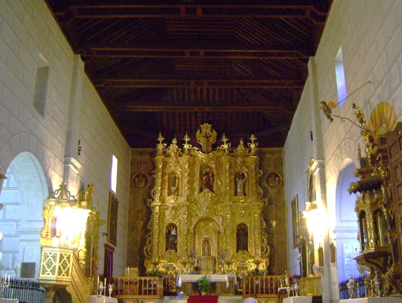 Archivo:Melegís, iglesia parroquial, Granada, obra del Reino de Granada III, España. Estilo Mudéjar Granadino de tipo I. Interior..jpg