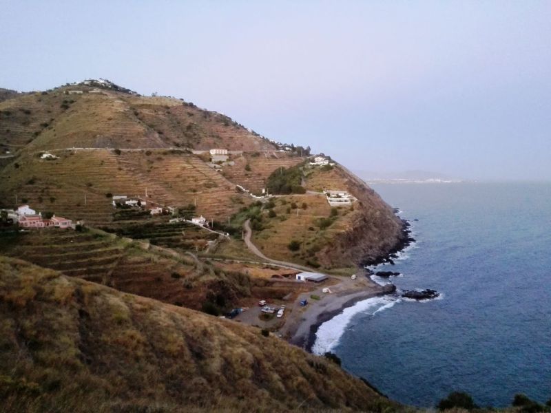 Archivo:Costa de la Región de Granada sobre el antiguo Mar de Granada desde la Atalaya o Torre de Enmedio. Obra de los Reinos de Granada II o Nazarí y III o Cristiano..jpg