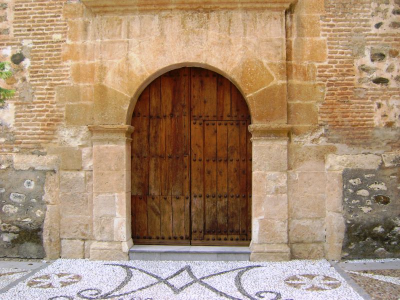 Archivo:Melegís, iglesia parroquial, Granada, obra del Reino de Granada III, España. Estilo Mudéjar Granadino de tipo I. Portada lateral..jpg