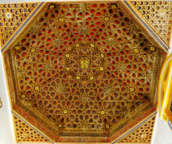 Archivo:Armadura octogonal, Mudéjar Granadino, con elementos decorativos heredados del estilo Nazarí o Granadino más algunos cristianos. Integración de culturas. Reino de Granada III..jpg