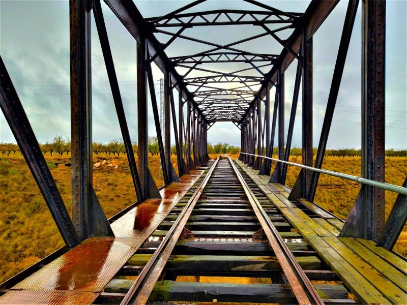 Archivo:Puente del Grao o del Grado, cerca de Hernán Valle, Granada, España. Obra del periodo de la Región de Granada. Vía Guadix-Baza-Almanzora-Lorca. Tramo central metálico..jpg