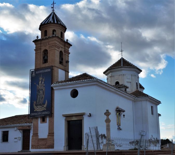 Archivo:Vista exterior de la ermita y dependencias anejas..jpg