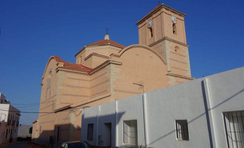 Archivo:Lucainena de las Torres, Almería, cabecera de la iglesia parroquial. Periodo del Reino de Granada III o cristiano..jpg