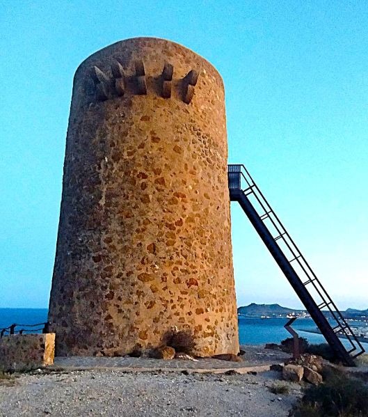 Archivo:Torre o Atalaya del Rayo, Carboneras, Almería, Región de Granada Histórica, España. Obra del Reino de Granada cuando aún no se habían creado las provincias..jpg