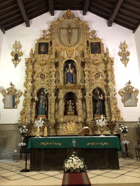 Archivo:Presbiterio de la iglesia de Pulianas con retablo de estilo Barroco Granadino..jpg