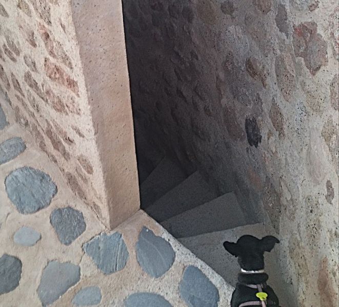 Archivo:Torre o Atalaya del Rayo, Carboneras, Almería, Región de Granada, España. Obra del Reino de Granada cuando aún no se habían creado las provincias. Llegada de la escalera a la terraza..jpg