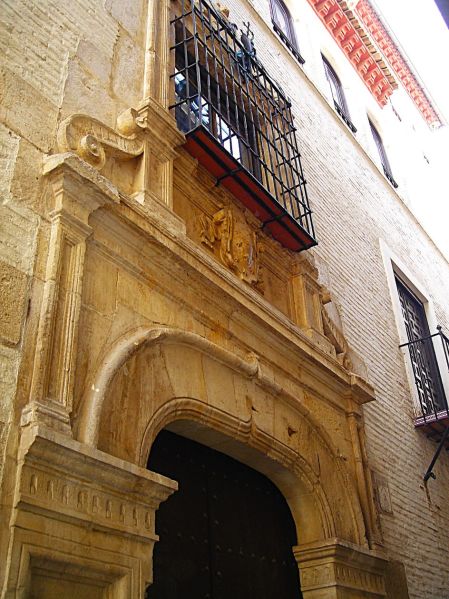 Archivo:Palacio de los Salazar, ciudad de Granada, obra de inicios del siglo XVI, Reino de Granada III. Portada principal..jpg