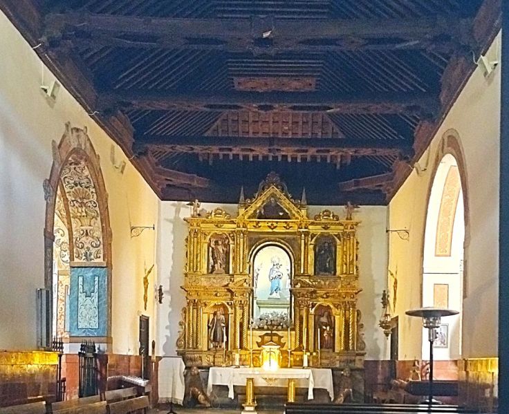 Archivo:Interior de la ermita de la Virgen de la Presentación, Huéneja, Granada, obra del Reino de Granada III, siglo XVI, en estilo Mudéjar Granadino..jpg