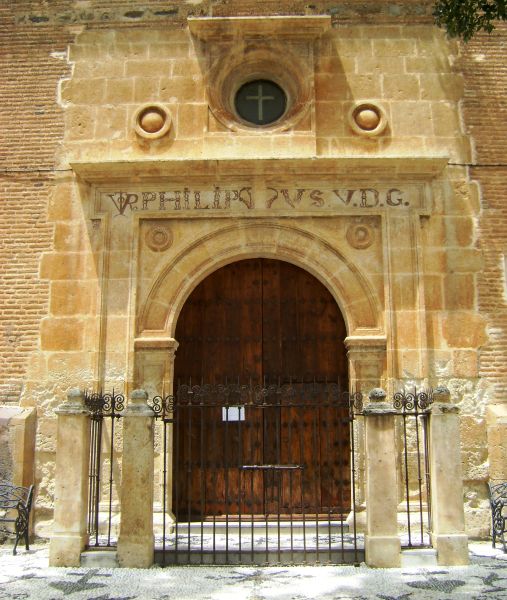 Archivo:Melegís, iglesia parroquial, Granada, obra del Reino de Granada III, España. Estilo Mudéjar Granadino de tipo I. Portada de los pies del Templo..jpg
