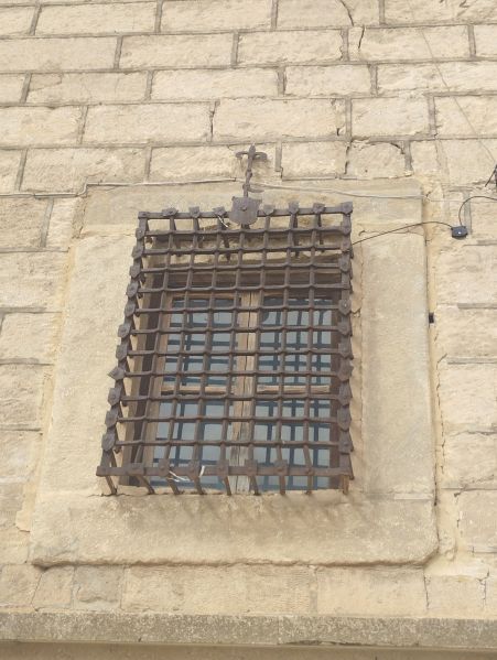 Archivo:Benamaurel, Granada, Región de Granada, España. Reja de la iglesia parroquial, obra del Reino de Granada III..jpg