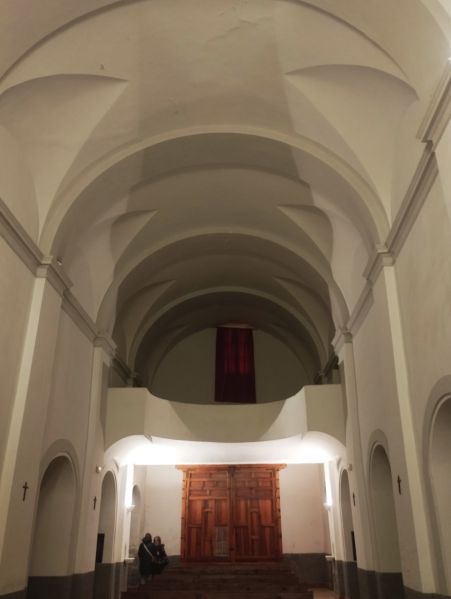 Archivo:Iglesia de los Dolores, Baza, Granada. Obra del Reino de Granada III. Nave central con el coro al fondo..jpg