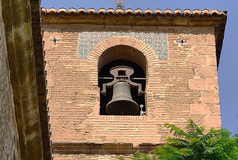 Archivo:Melegís, iglesia parroquial, Granada, obra del Reino de Granada III, España. Estilo Mudéjar Granadino de tipo I. Cuerpo de campanas de la torre..jpg