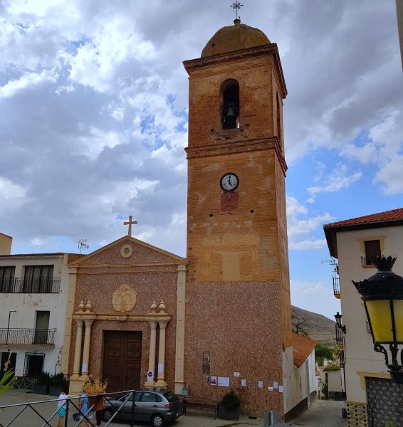 Archivo:Ferreira, iglesia parroquial, obra del Reino de Granada III y reconstruida en el periodo de la Región de Granada o Región de Andalucía Oriental..jpg