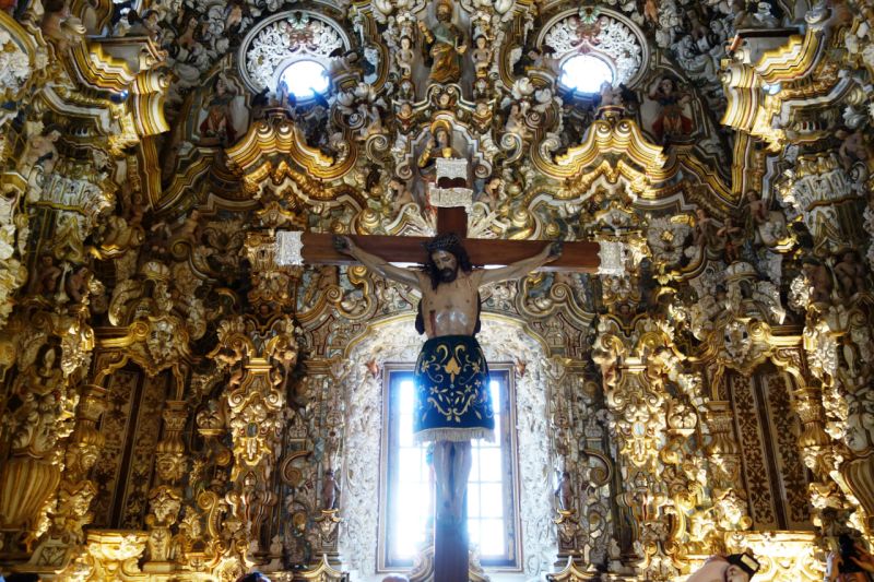 Archivo:Ermita del Cristo del Llano, Baños de la Encina, Jaén, Santo Reino de Jaén, España. Camarín con la imagen del Cristo..jpg