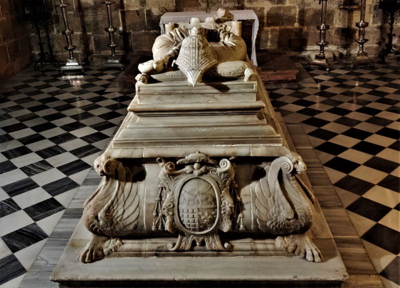 Archivo:Sepulcro de alabastro del obispo Fernández de Villalán, obra de Juan de Orea..jpg