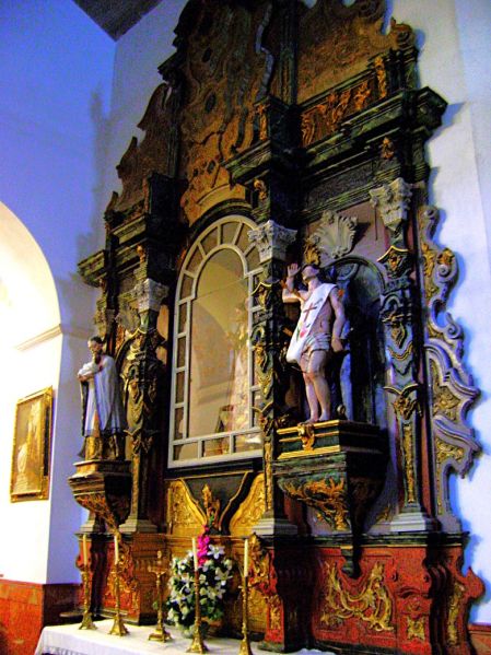 Archivo:Retablo de la Virgen del Rosario obra del Barroco Granadino del siglo XVIII. Atarfe, Granada, Región Histórica de Granada..jpg