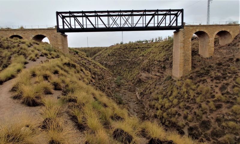 Archivo:Puente del Grao o del Grado, cerca de Hernán Valle, Granada, España. Obra del periodo de la Región de Granada. Vía Guadix-Baza-Almanzora-Lorca..jpg
