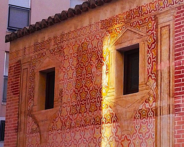 Archivo:Capilla de la Piedad, Málaga, obra del Reino de Granada III o Cristiano. Detalle de parte de las pinturas al trampantojo..jpg