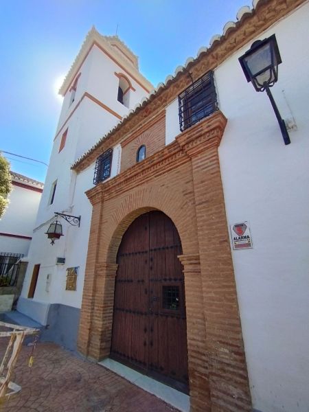 Archivo:Ermita de la Virgen de la Presentación, Huéneja, Granada, obra del Reino de Granada III, siglo XVI, en estilo Mudéjar Granadino..jpg