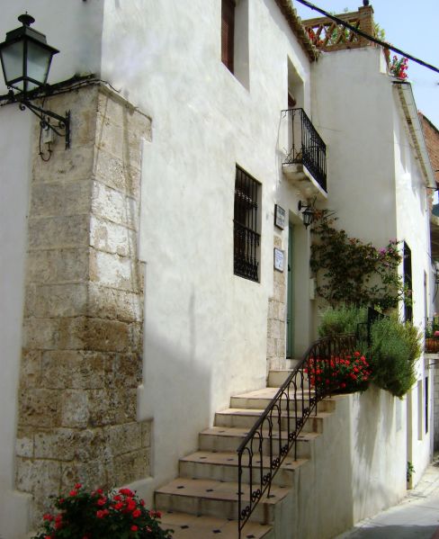 Archivo:Pinos del Valle, Reino y Región de Granada, conserva esplendidos ejemplos de edificios que muestran la riqueza que se alcanzó en este periodo..jpg