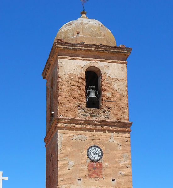 Archivo:Ferreira, torre de la iglesia parroquial, obra del Reino de Granada III. Esta foto es anterior a la última restauración..jpg