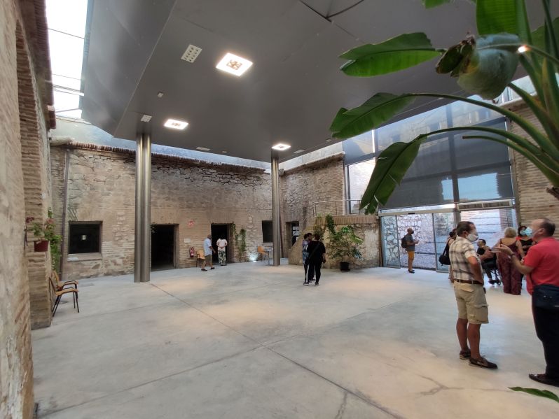 Archivo:Batería o Fuerte de Carchuna, Motril, Granada, Región Histórica de Granada, España. El patio tras ser convertido en sala cubierta..jpg