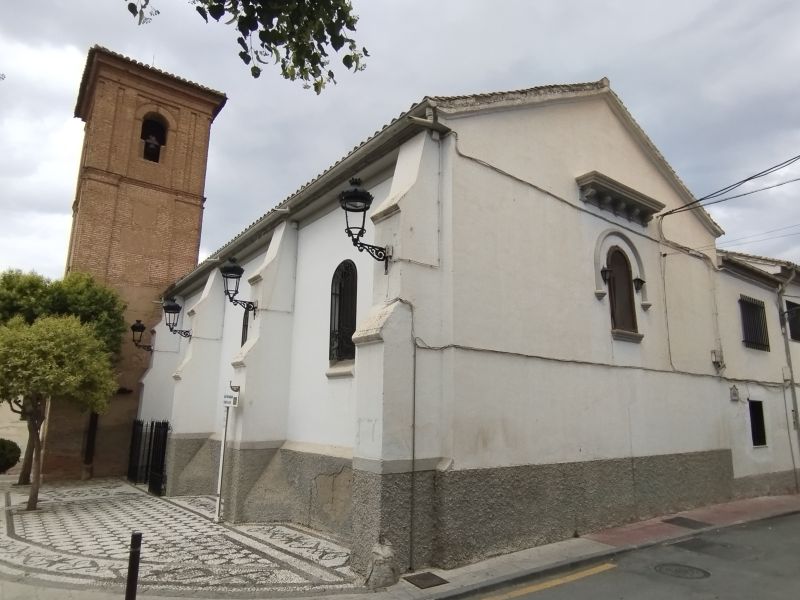 Archivo:Exterior de la iglesia de Pulianas, obra del Reino de Granada III..jpg