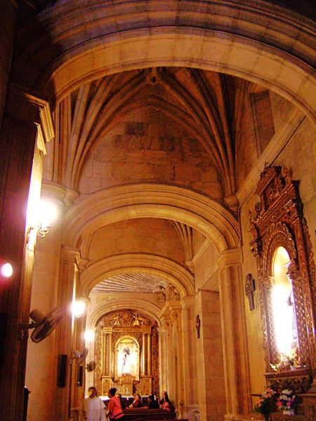 Archivo:Nave lateral del santuario de la Virgen del Mar, patrona de Almería. Obra del Reino de Granada III..jpg