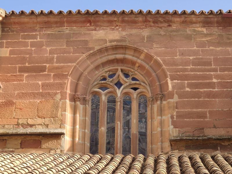 Archivo:Iglesia de la Encarnación, Bailén, Jaén, Región Histórica de Granada, España. ventanal de estilo Gótico..jpg