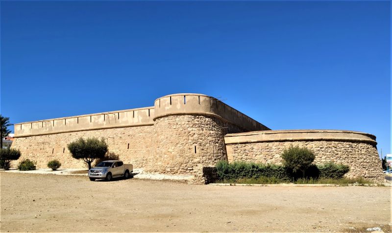 Archivo:Castillo-batería de S. Ramón o de las Escobetas, Garrucha, Región Histórica de Granada, España. Construido en el periodo del Reino de Granada III..jpg