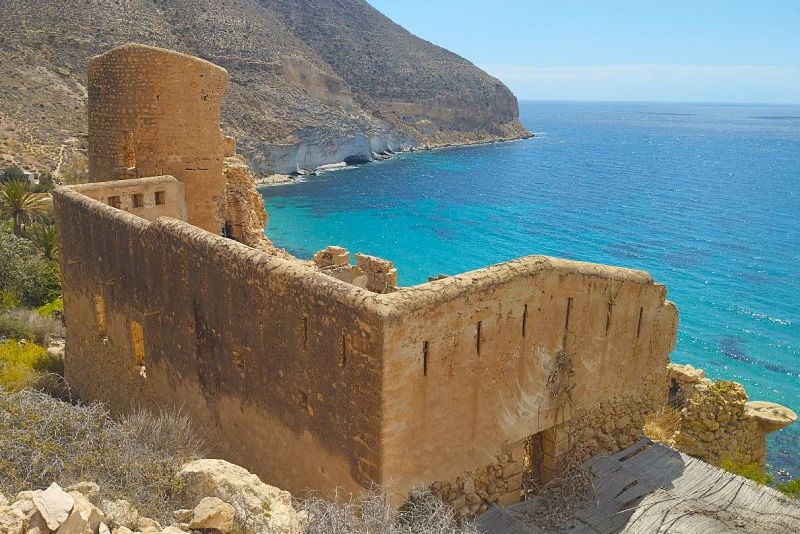 Archivo:Castillo de S Pedro, las Negras, Níjar, Almería, Región de Granada Histórica, España. Obra del Reino de Granada cuando aún no se habían creado las provincias en España..jpg