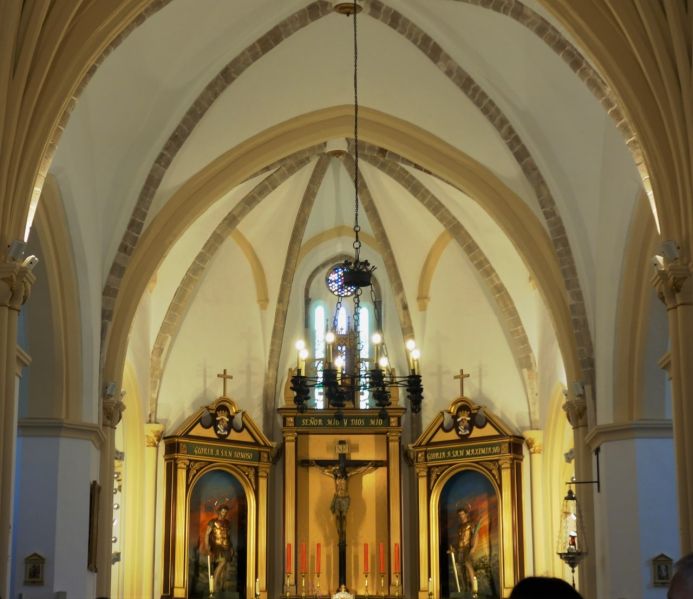 Archivo:Iglesia de Santa María, Arjona, Jaén, España. Interior..jpg