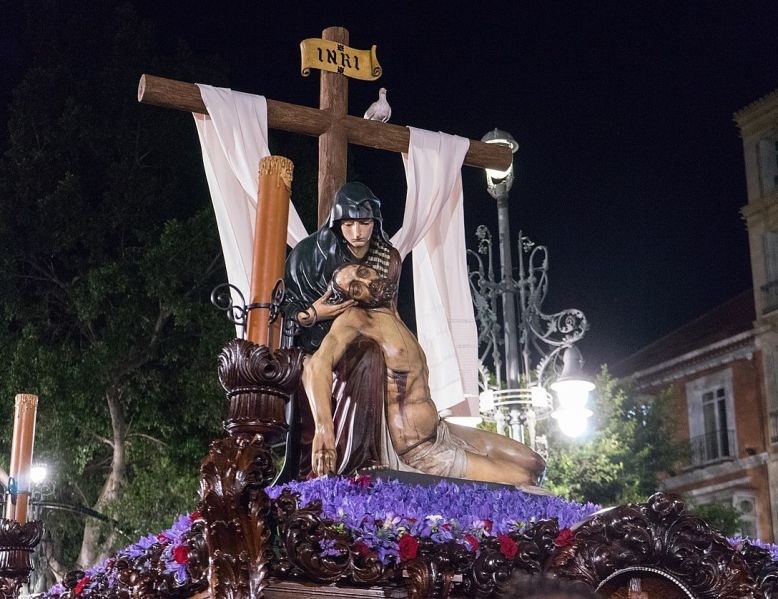Archivo:Grupo escultórico de la Piedad, foto de Pedro J Pacheco, origen Wikipedia, sin derechos de autor.. wikimedia.orgwindex.phpcurid=48461471.jpg