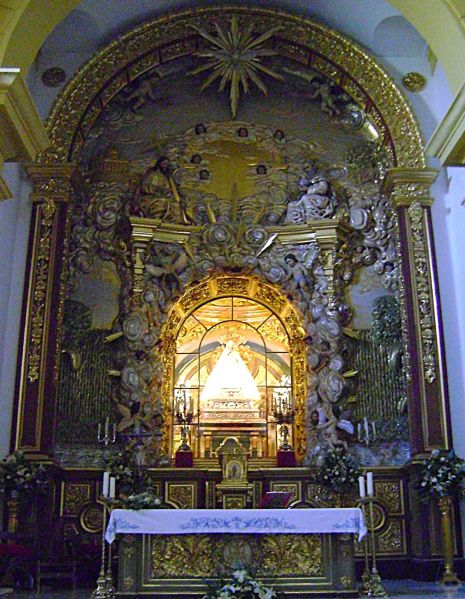 Archivo:Retablo del escultor motrileño Manuel González Ligero, obra de 1961-1968, une la tradición motrileña a la tradición de la Virgen de la Cabeza. Motril, Granada, Región Histórica de Granada, España..jpg